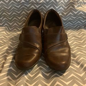 Women’s Clarks Leather Dress shoes